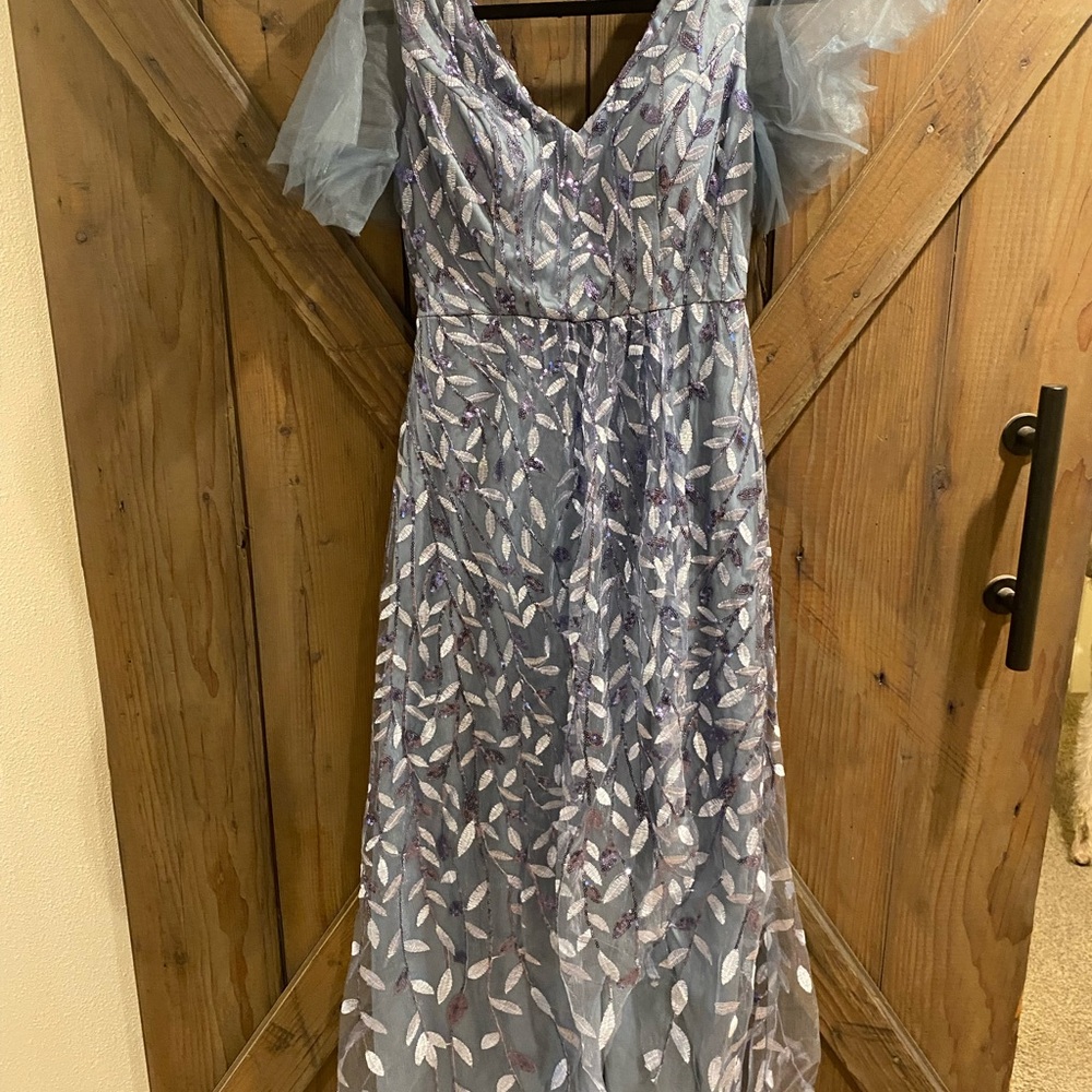 Elegant Blue Leaf Pattern Gown